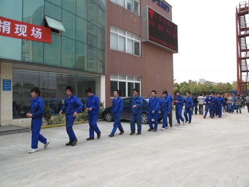 滬工情系玉樹(shù)災(zāi)區(qū)募捐活動(dòng)(圖2)