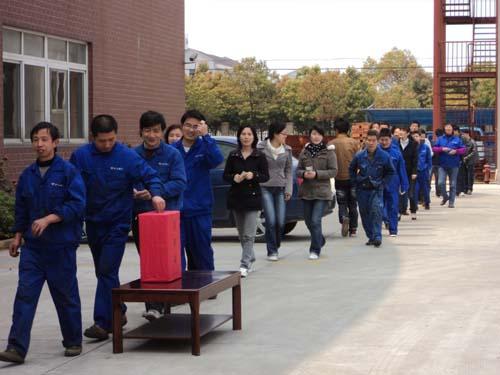 滬工情系玉樹(shù)災(zāi)區(qū)募捐活動(dòng)(圖4)