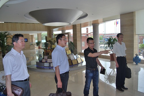 �й��ζ��^(q��)ί�y(t��ng)��(zh��n)�������L(zh��ng)���^(q��)�y(t��ng)��(zh��n)���C(j��)�P(gu��n)�h��֧��ӛ������ͬ־���Ϻ������y�T�Sҕ�칤�����D 3��