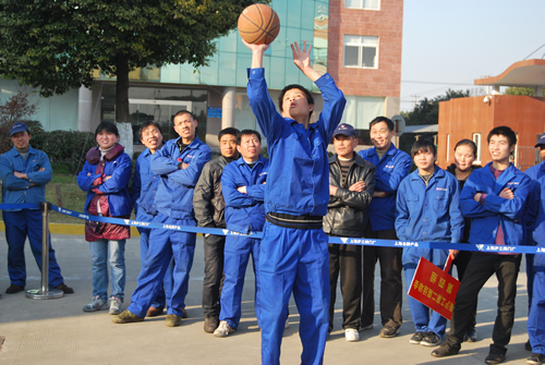上海滬工閥門廠第二屆職工運(yùn)動(dòng)會(huì)男子定點(diǎn)投籃比賽(圖16)