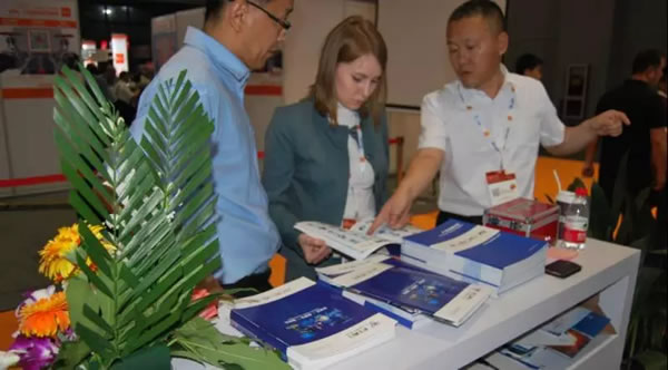 �Ϻ������y�T(m��n)�S���ӵ���� FLOWEX CHINA �Ϻ���(gu��)�H�ù��yչ �D6