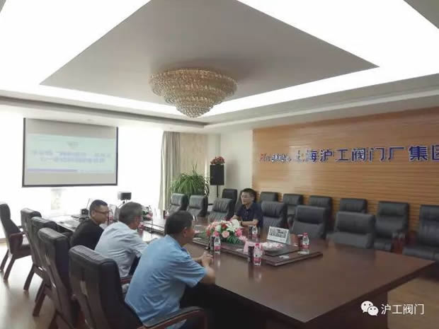 華亭鎮(zhèn)“兩新組織”黨總支七一前夕走訪慰問(wèn)滬工閥門困難黨員(圖2)