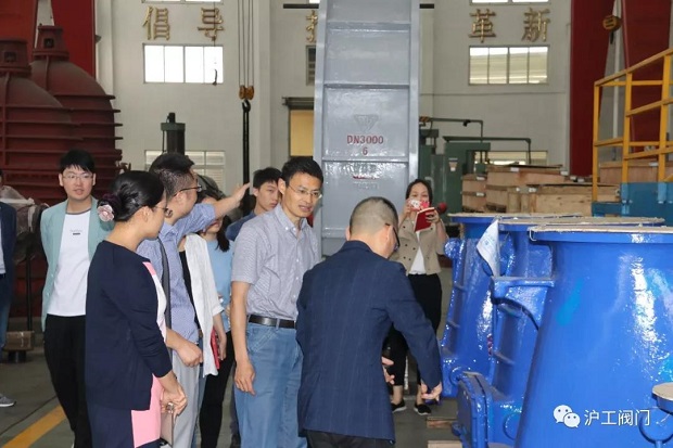 嘉定區經委前來上海滬工閥門廠進行調研(圖2)
